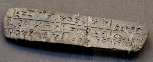 Bilde av en leirtavle med Linear B. Epigraphic script