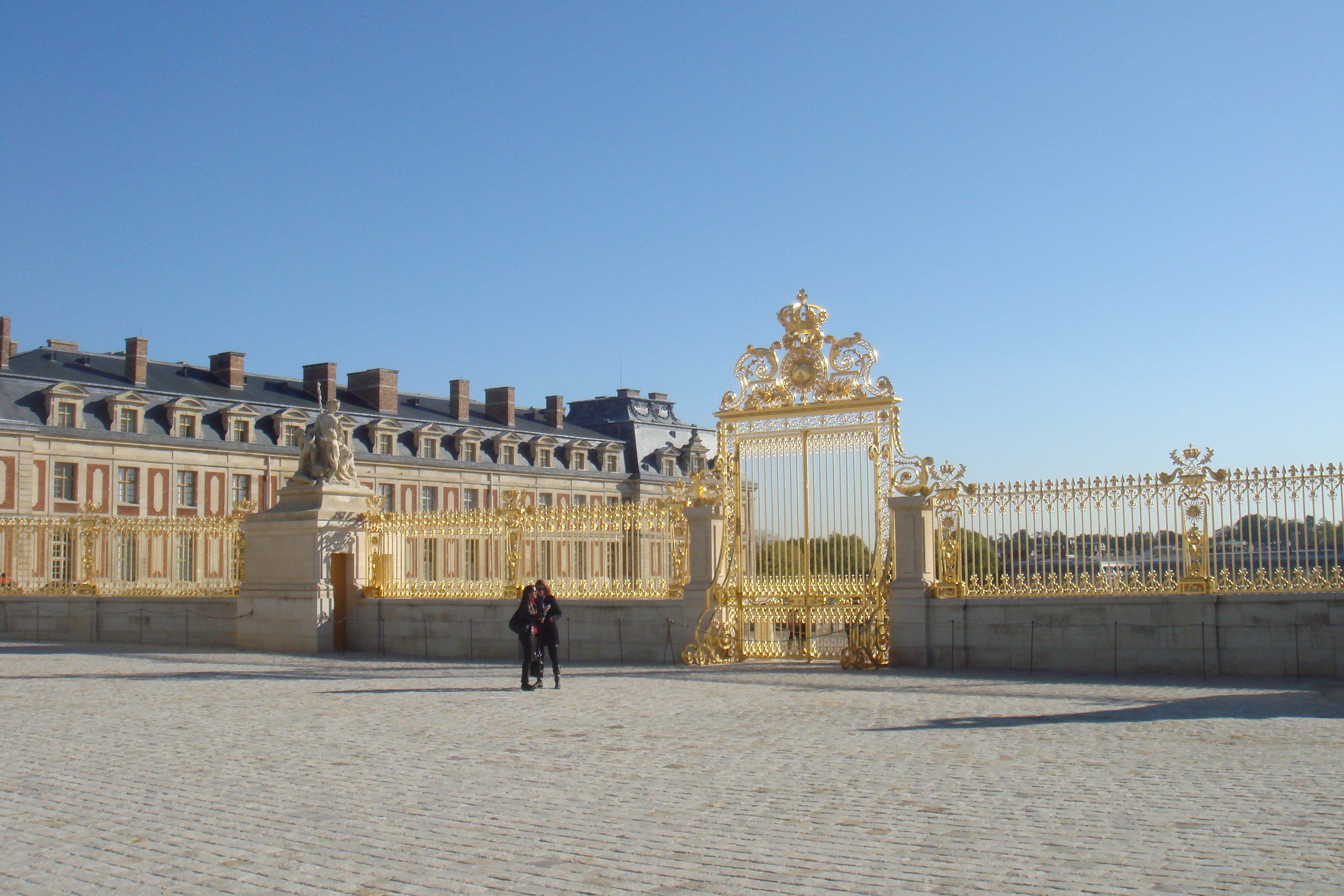 Image of Versailles Gate.
