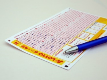 A picture of a Lotto card and pen