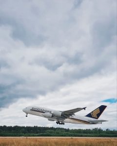 The A380 of Singapore Airlines is leaving.