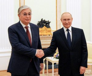 Kazakh President, Tokayev, and Russian President, Putin, shake hands in Moscow (2021)